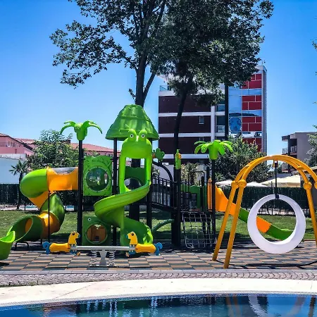 Flamingo Otel 3*