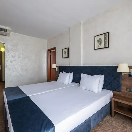 Flamingo Otel 3*